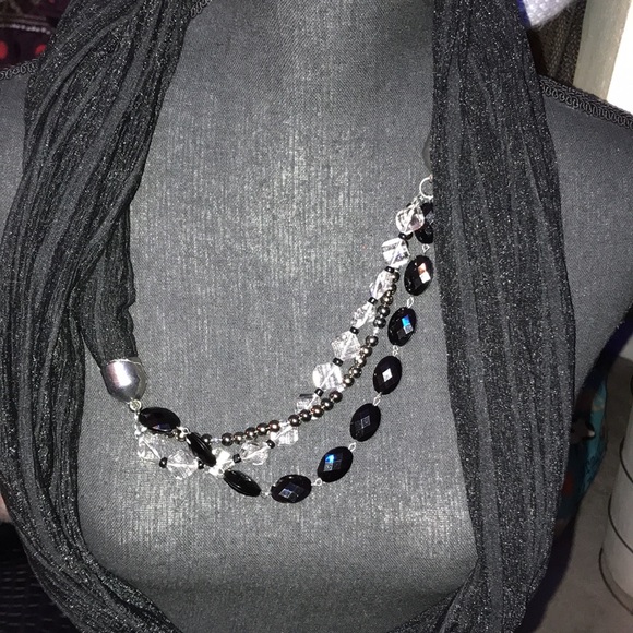 #365 (NWT)Ladies black Scarf with shimmer, had attached silver toned jewelry - Picture 12 of 13